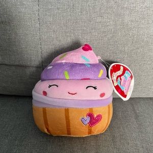 Cupcake Squishmallow 🧁